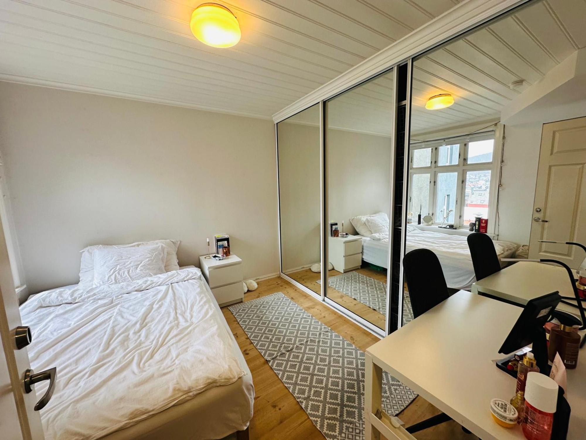 Ferienwohnung Sjarmerende Bolig Like Ved Togstasjonen Bergen Exterior foto